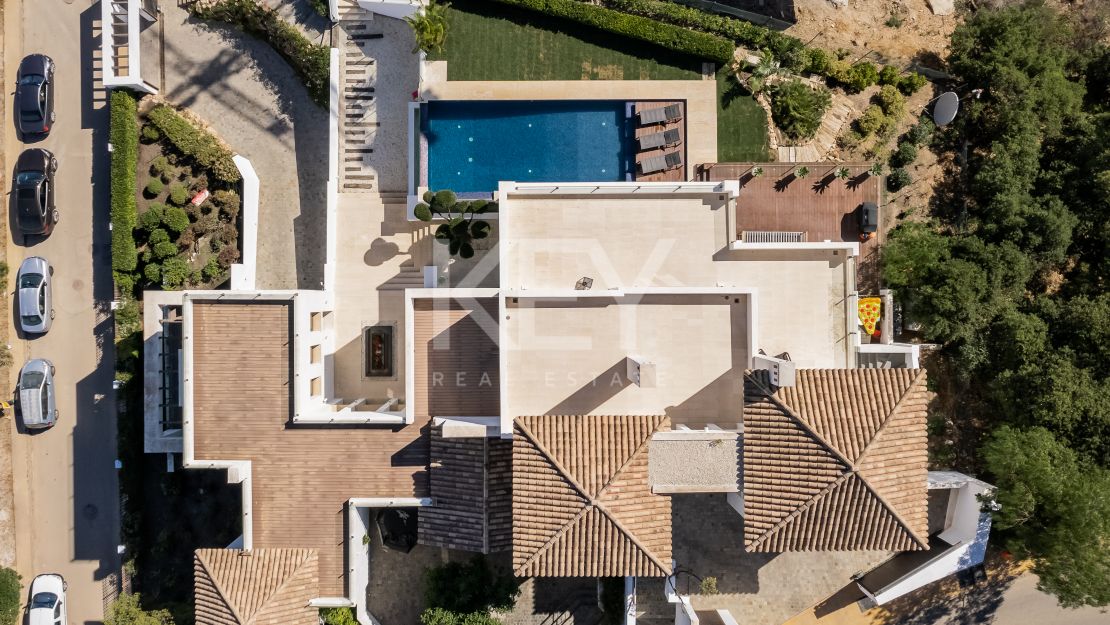 Sensacional villa moderna con vistas panorámicas al mar en Los Altos de Los Monteros, Marbella