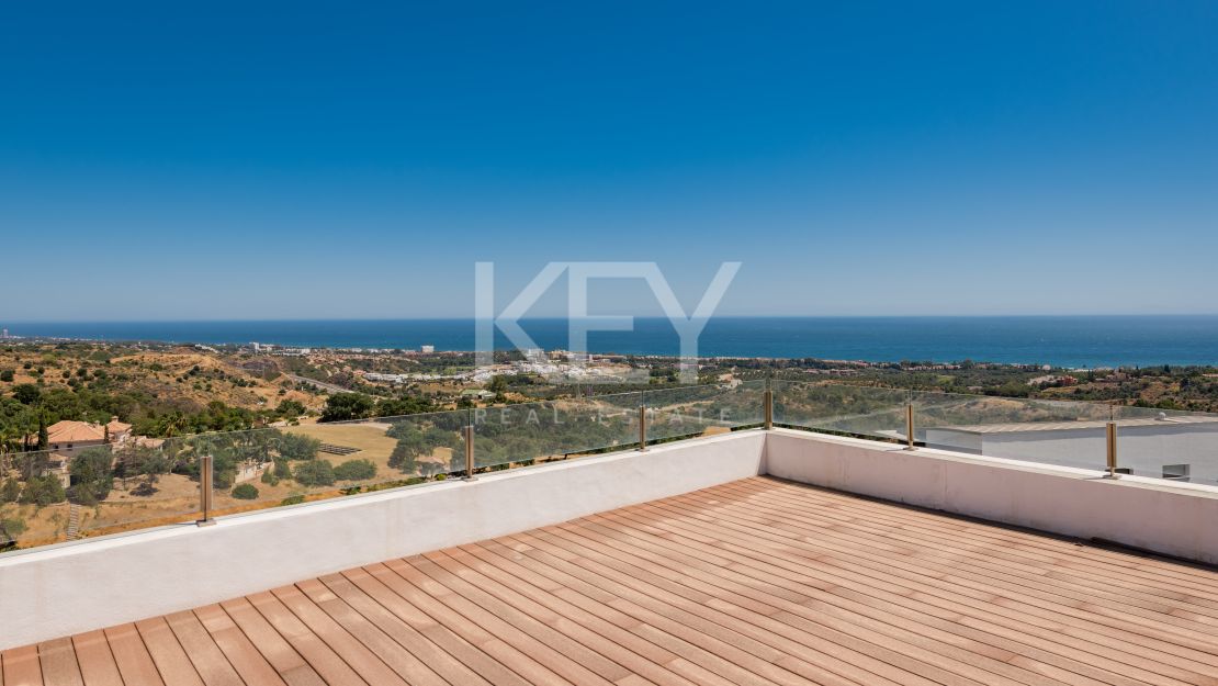 Sensacional villa moderna con vistas panorámicas al mar en Los Altos de Los Monteros, Marbella