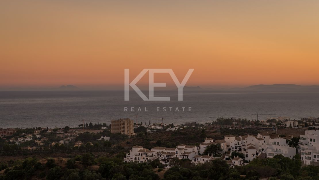 Sensacional villa moderna con vistas panorámicas al mar en Los Altos de Los Monteros, Marbella