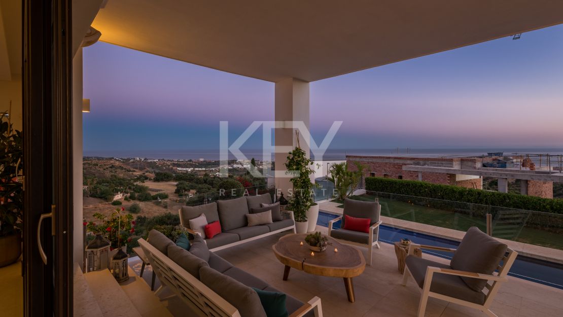 Sensacional villa moderna con vistas panorámicas al mar en Los Altos de Los Monteros, Marbella