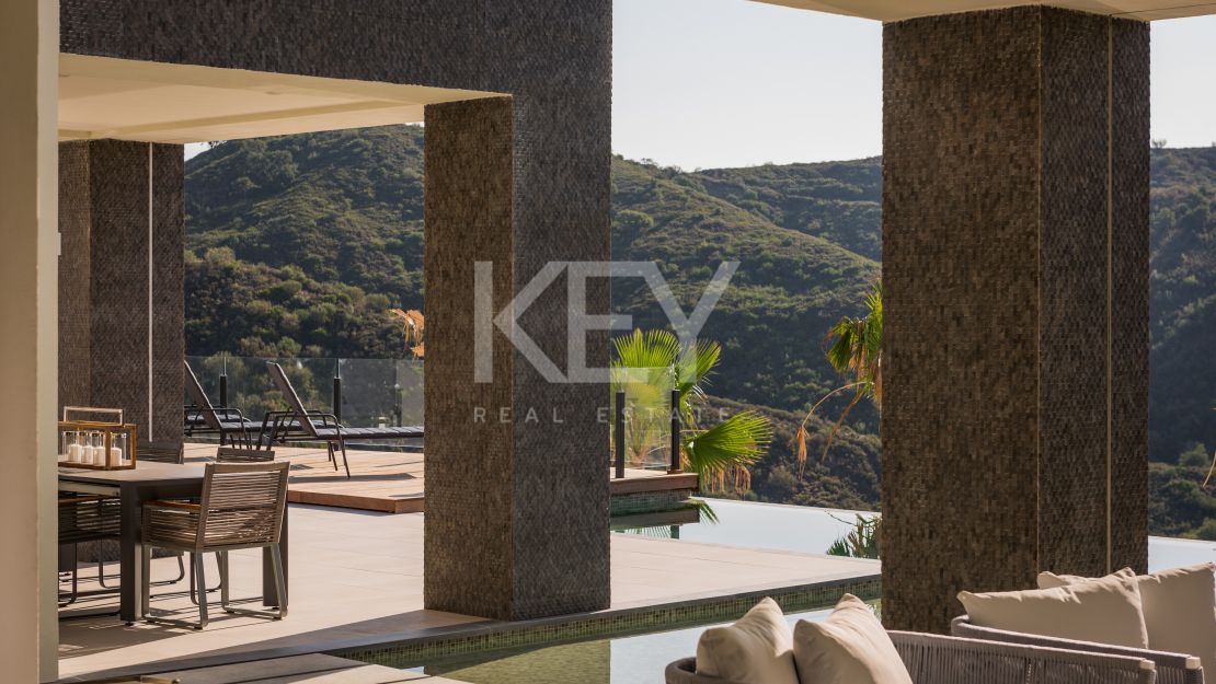 Magnificent Private Villa with Sea and Mountain Views in Lomas de La Quinta in Benahavis