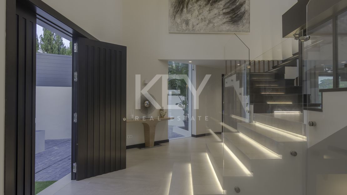 Magnificent Private Villa with Sea and Mountain Views in Lomas de La Quinta in Benahavis