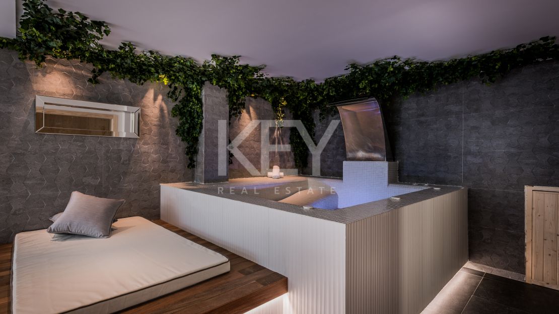 Magnificent Private Villa with Sea and Mountain Views in Lomas de La Quinta in Benahavis