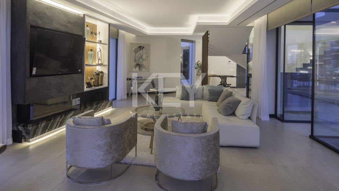 Magnificent Private Villa with Sea and Mountain Views in Lomas de La Quinta in Benahavis