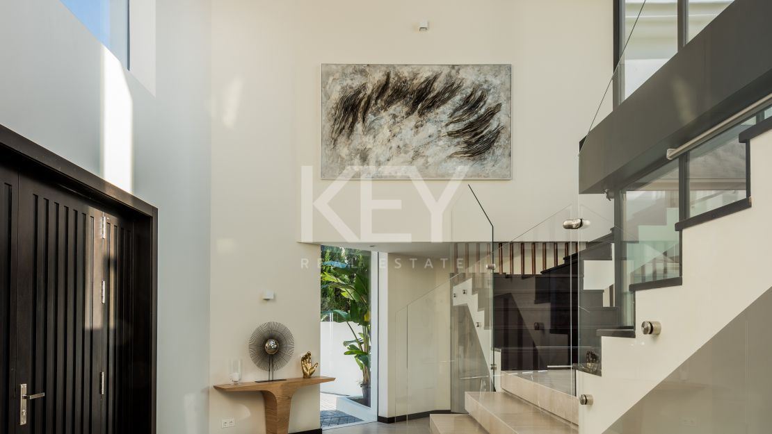 Magnificent Private Villa with Sea and Mountain Views in Lomas de La Quinta in Benahavis