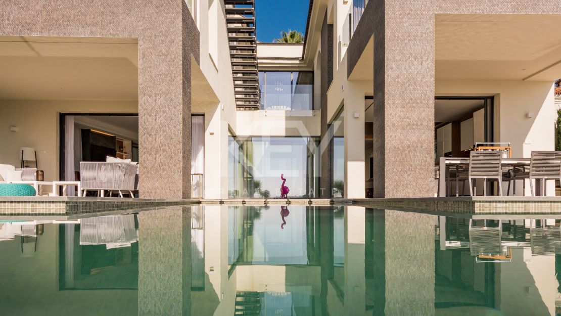 Magnificent Private Villa with Sea and Mountain Views in Lomas de La Quinta in Benahavis