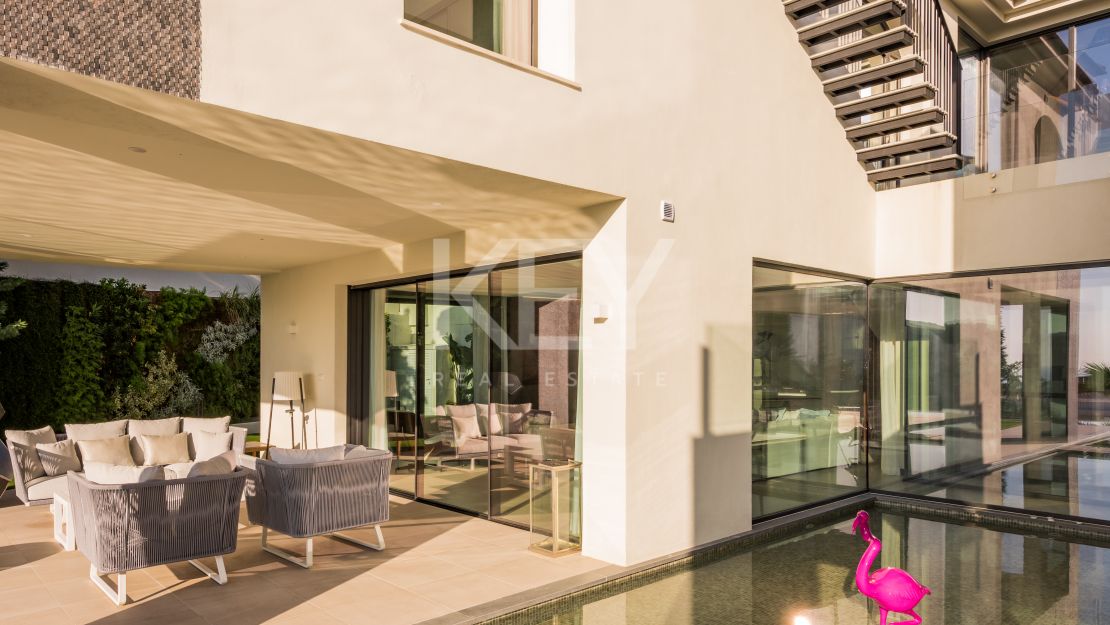 Magnificent Private Villa with Sea and Mountain Views in Lomas de La Quinta in Benahavis