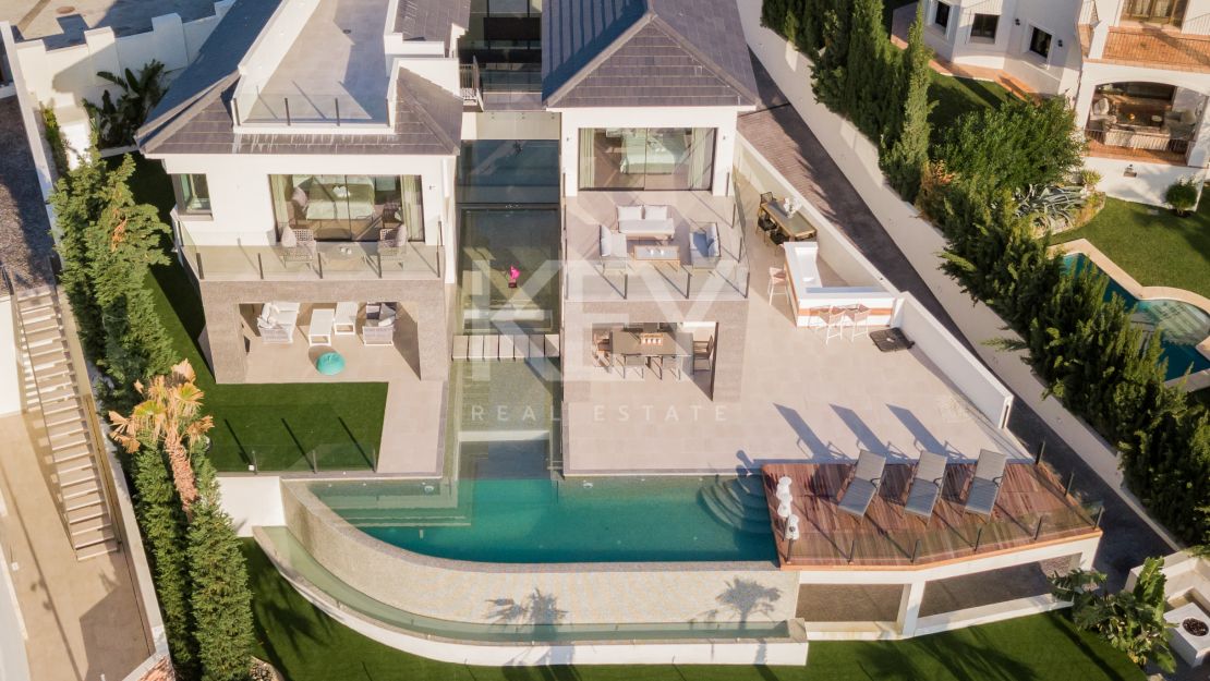 Magnificent Private Villa with Sea and Mountain Views in Lomas de La Quinta in Benahavis