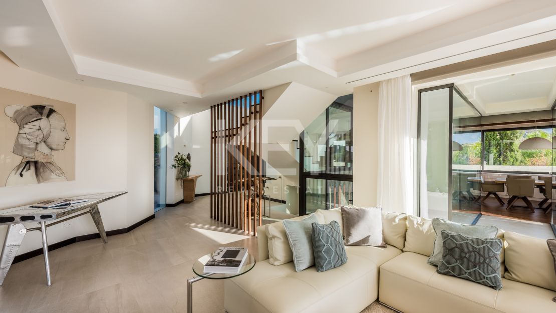 Magnificent Private Villa with Sea and Mountain Views in Lomas de La Quinta in Benahavis