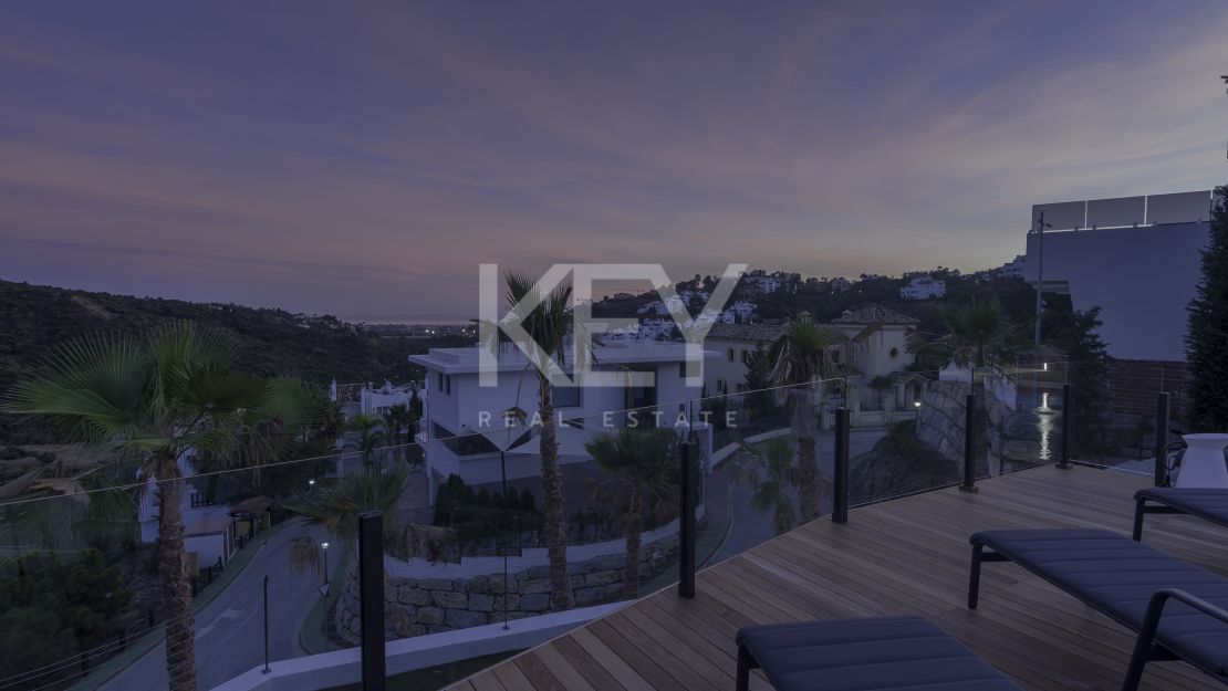 Magnificent Private Villa with Sea and Mountain Views in Lomas de La Quinta in Benahavis
