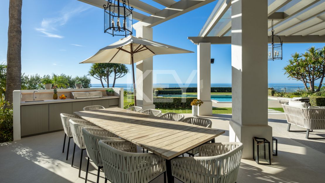 Stunning villa with panoramic views of the Mediterranean Sea in Monte Halcones, Benahavis
