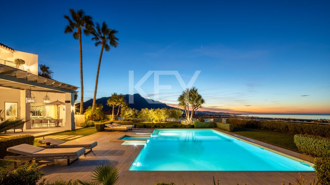 Stunning villa with panoramic views of the Mediterranean Sea in Monte Halcones, Benahavis