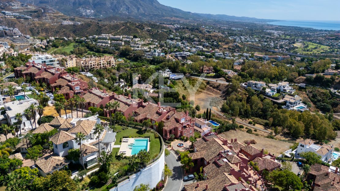 Stunning villa with panoramic views of the Mediterranean Sea in Monte Halcones, Benahavis