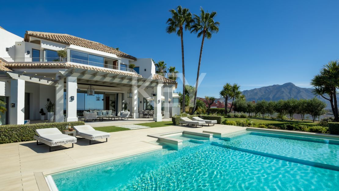 Stunning villa with panoramic views of the Mediterranean Sea in Monte Halcones, Benahavis