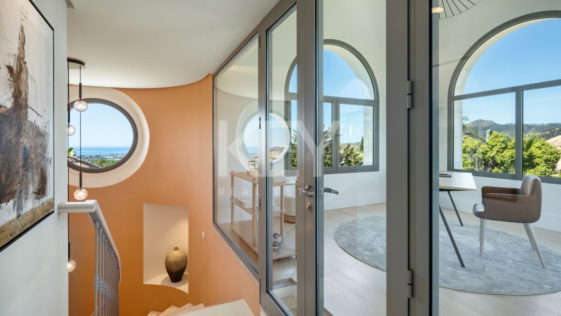 Stunning villa with panoramic views of the Mediterranean Sea in Monte Halcones, Benahavis