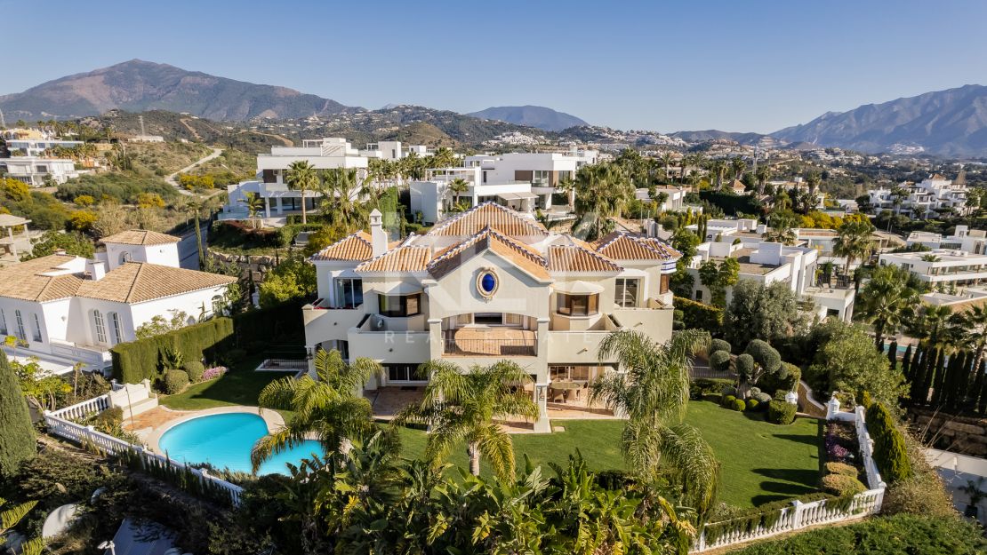 Classic style villa with Mediterranean Sea views in La Alqueria, Benahavis, Benahavis.