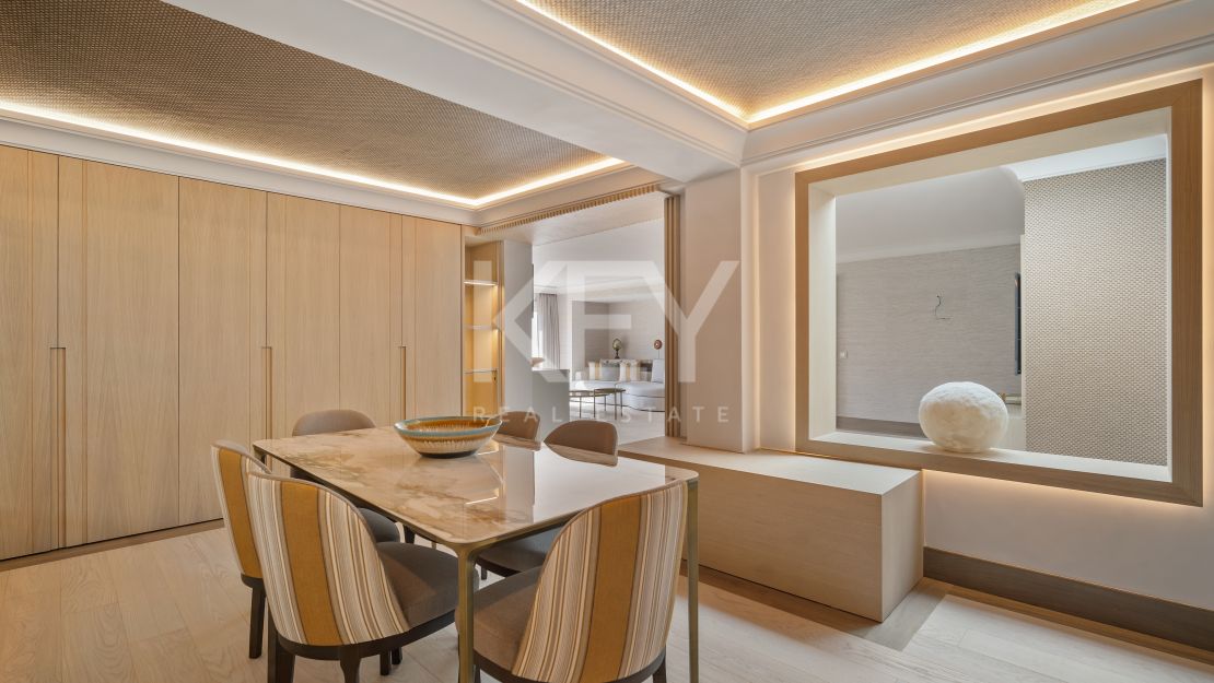 Unique Villa to invest with huge plot and sea views in El Paraíso Alto, Benahavis