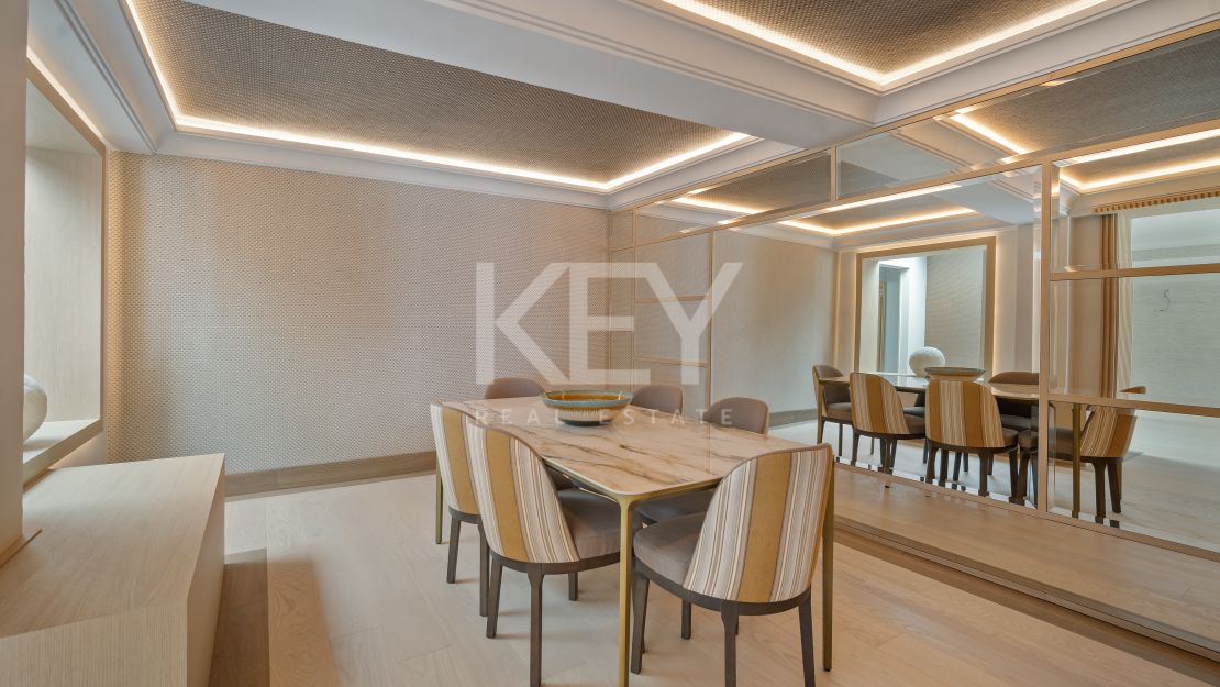 Unique Villa to invest with huge plot and sea views in El Paraíso Alto, Benahavis