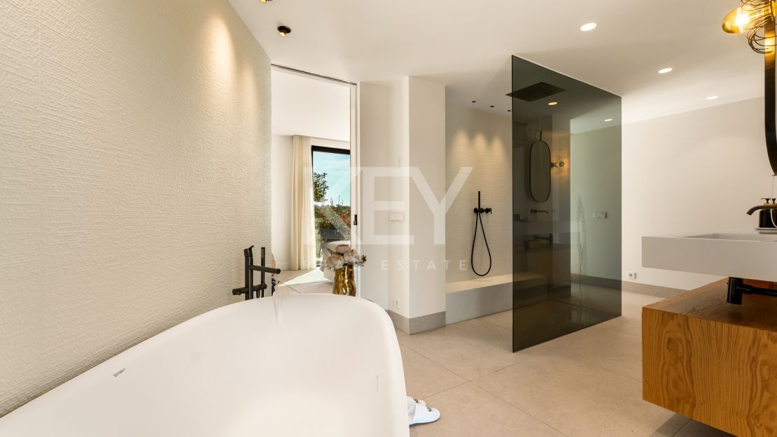 Elegante Villa Matilda a solo 100 metros de las mejores playas en La Reserva de Los Monteros, Marbella Este