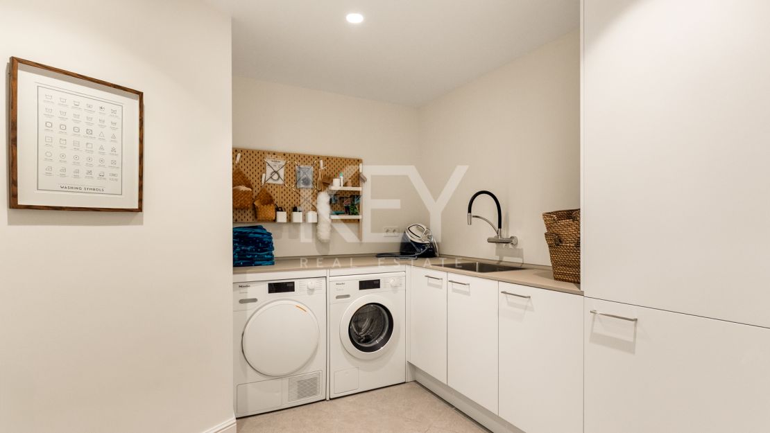 Elegante Villa Matilda a solo 100 metros de las mejores playas en La Reserva de Los Monteros, Marbella Este