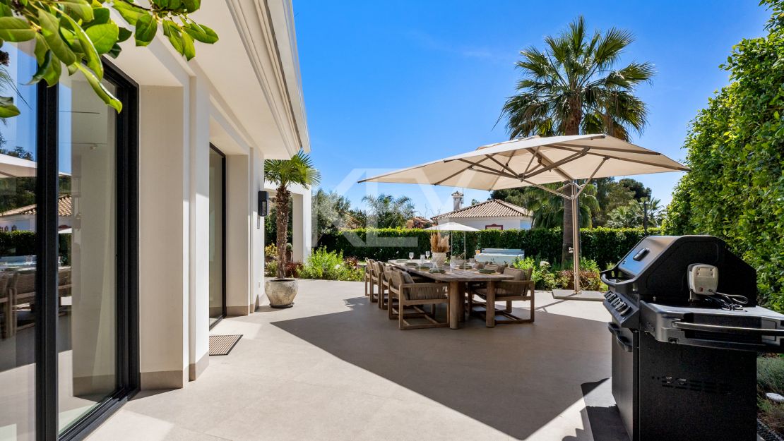 Elegante Villa Matilda a solo 100 metros de las mejores playas en La Reserva de Los Monteros, Marbella Este