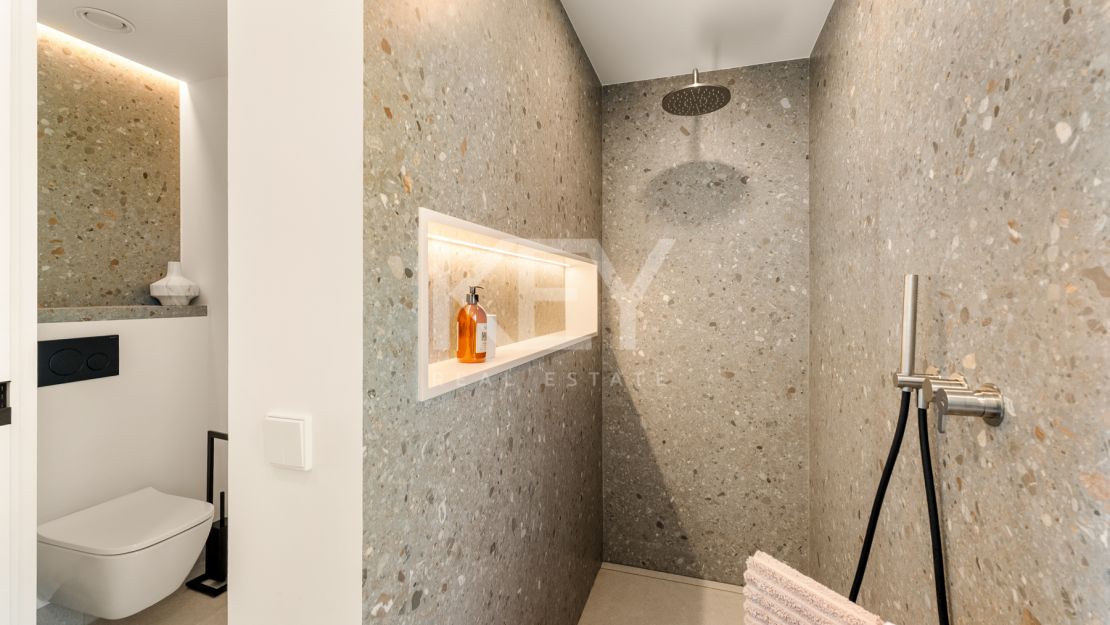 Elegante Villa Matilda a solo 100 metros de las mejores playas en La Reserva de Los Monteros, Marbella Este