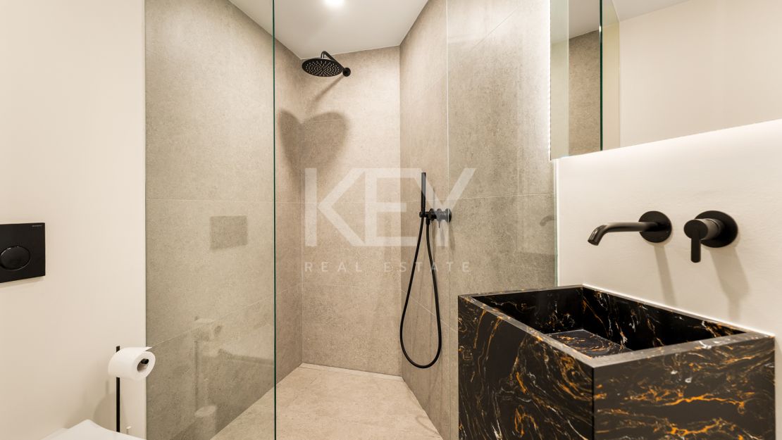 Elegante Villa Matilda a solo 100 metros de las mejores playas en La Reserva de Los Monteros, Marbella Este