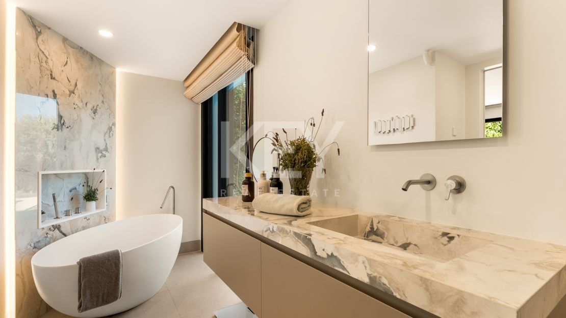 Elegante Villa Matilda a solo 100 metros de las mejores playas en La Reserva de Los Monteros, Marbella Este