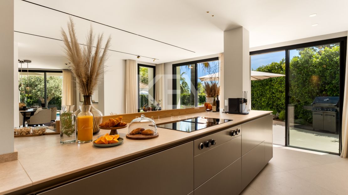 Elegante Villa Matilda a solo 100 metros de las mejores playas en La Reserva de Los Monteros, Marbella Este