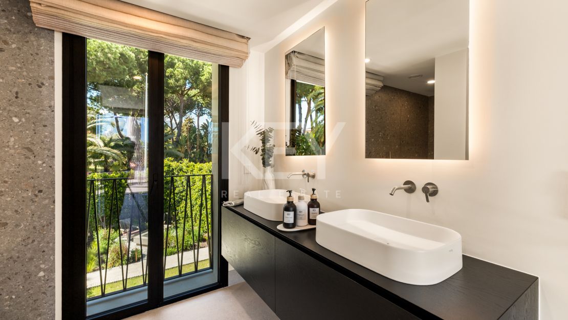 Elegante Villa Matilda a solo 100 metros de las mejores playas en La Reserva de Los Monteros, Marbella Este