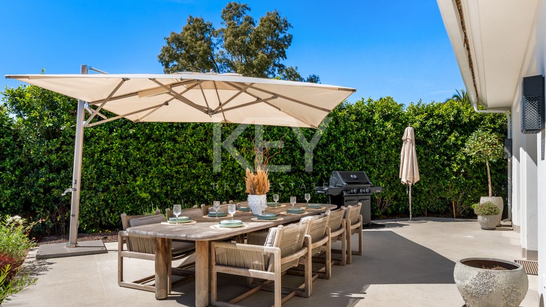 Elegante Villa Matilda a solo 100 metros de las mejores playas en La Reserva de Los Monteros, Marbella Este