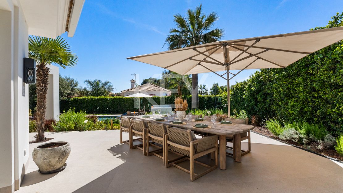 Elegante Villa Matilda a solo 100 metros de las mejores playas en La Reserva de Los Monteros, Marbella Este