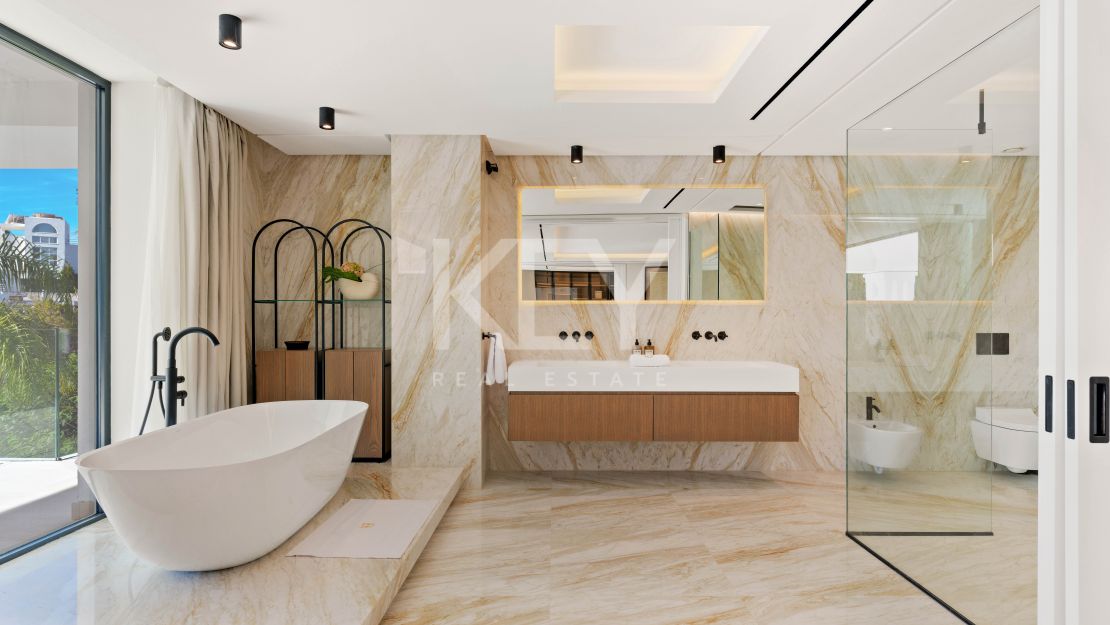 Villa de lujo en venta a tan solo unos pasos de La Quinta Golf