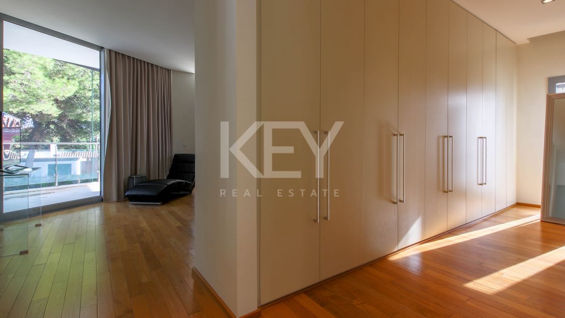 Moderna casa adosada en alquiler de larga temporada en la urbanización Sierra Blanca, Milla de Oro, Marbella