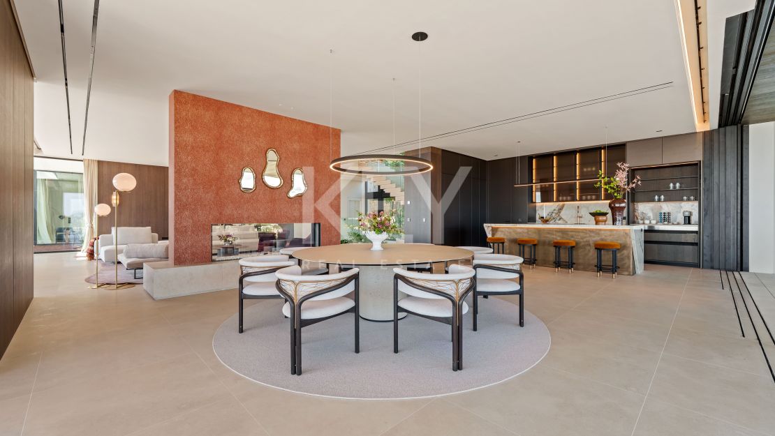 Majestuosa Villa en Venta con vistas panorámicas en Herrojo Alto cerca del campo de golf La Quinta, Benahavis