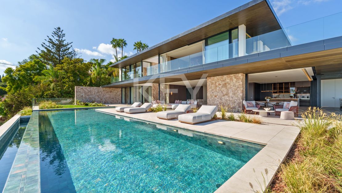 Majestuosa Villa en Venta con vistas panorámicas en Herrojo Alto cerca del campo de golf La Quinta, Benahavis