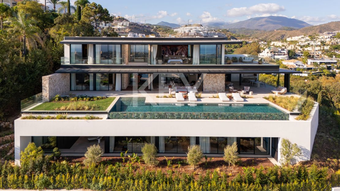 Majestuosa Villa en Venta con vistas panorámicas en Herrojo Alto cerca del campo de golf La Quinta, Benahavis