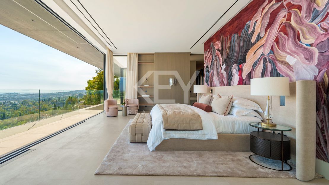 Majestuosa Villa en Venta con vistas panorámicas en Herrojo Alto cerca del campo de golf La Quinta, Benahavis