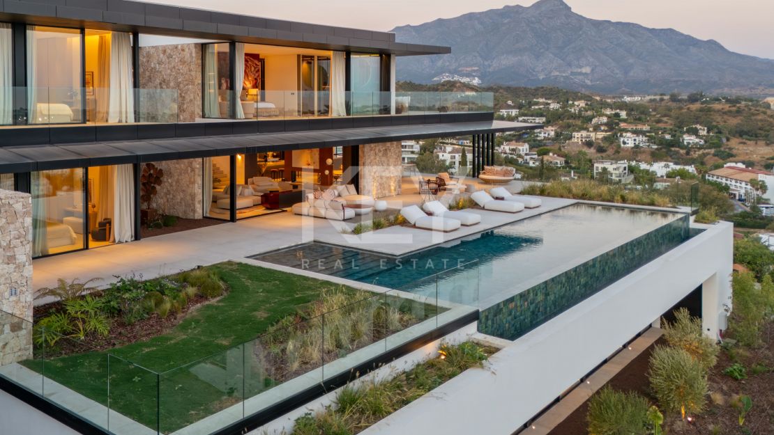 Majestuosa Villa en Venta con vistas panorámicas en Herrojo Alto cerca del campo de golf La Quinta, Benahavis