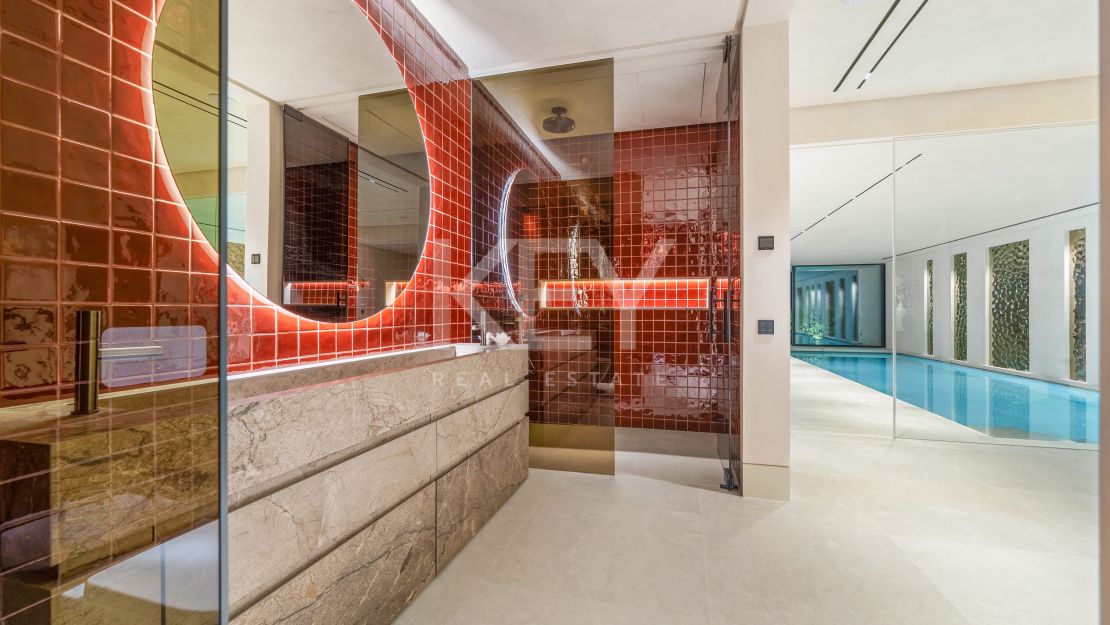 Majestuosa Villa en Venta con vistas panorámicas en Herrojo Alto cerca del campo de golf La Quinta, Benahavis