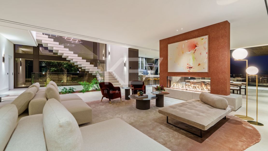 Majestuosa Villa en Venta con vistas panorámicas en Herrojo Alto cerca del campo de golf La Quinta, Benahavis