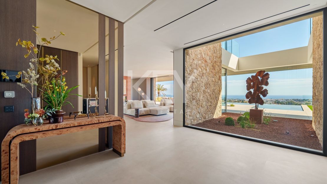 Majestuosa Villa en Venta con vistas panorámicas en Herrojo Alto cerca del campo de golf La Quinta, Benahavis