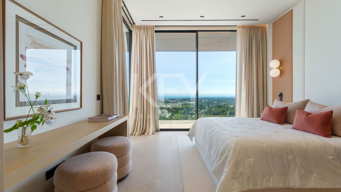 Majestuosa Villa en Venta con vistas panorámicas en Herrojo Alto cerca del campo de golf La Quinta, Benahavis
