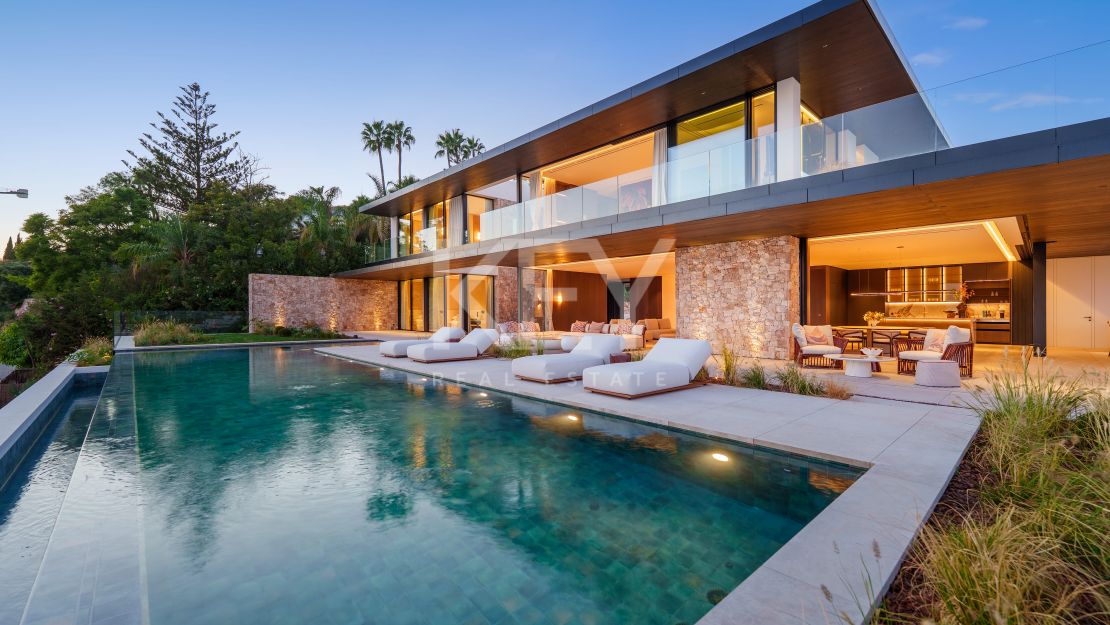 Majestuosa Villa en Venta con vistas panorámicas en Herrojo Alto cerca del campo de golf La Quinta, Benahavis