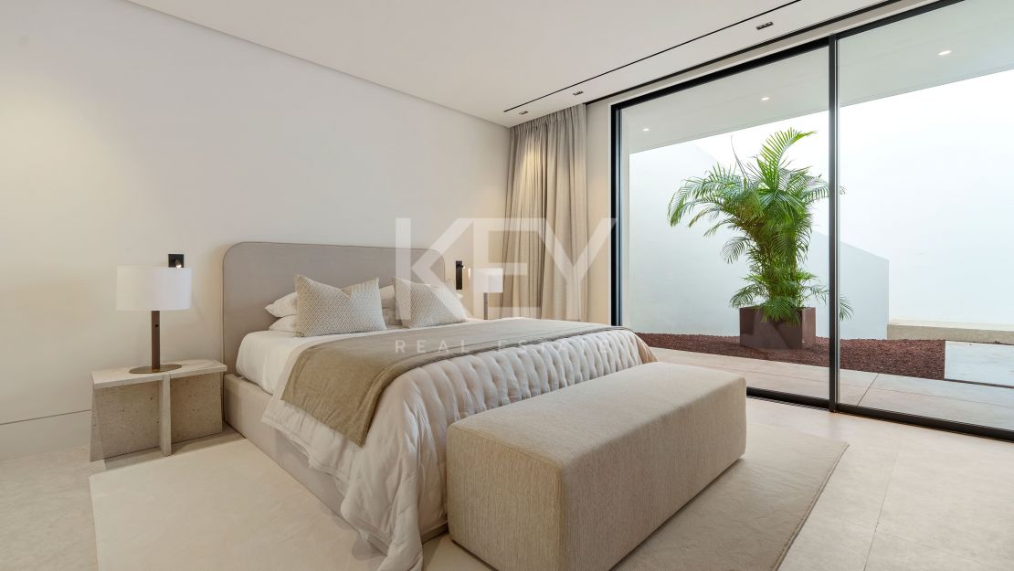 Majestuosa Villa en Venta con vistas panorámicas en Herrojo Alto cerca del campo de golf La Quinta, Benahavis