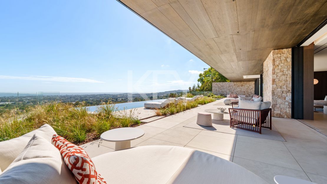Majestuosa Villa en Venta con vistas panorámicas en Herrojo Alto cerca del campo de golf La Quinta, Benahavis