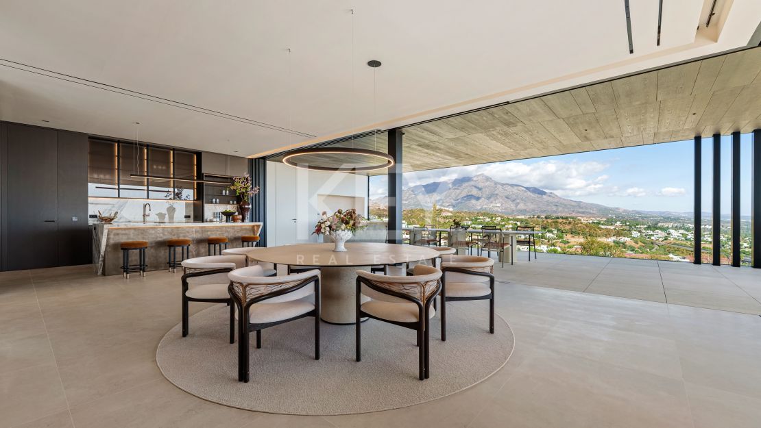 Majestuosa Villa en Venta con vistas panorámicas en Herrojo Alto cerca del campo de golf La Quinta, Benahavis