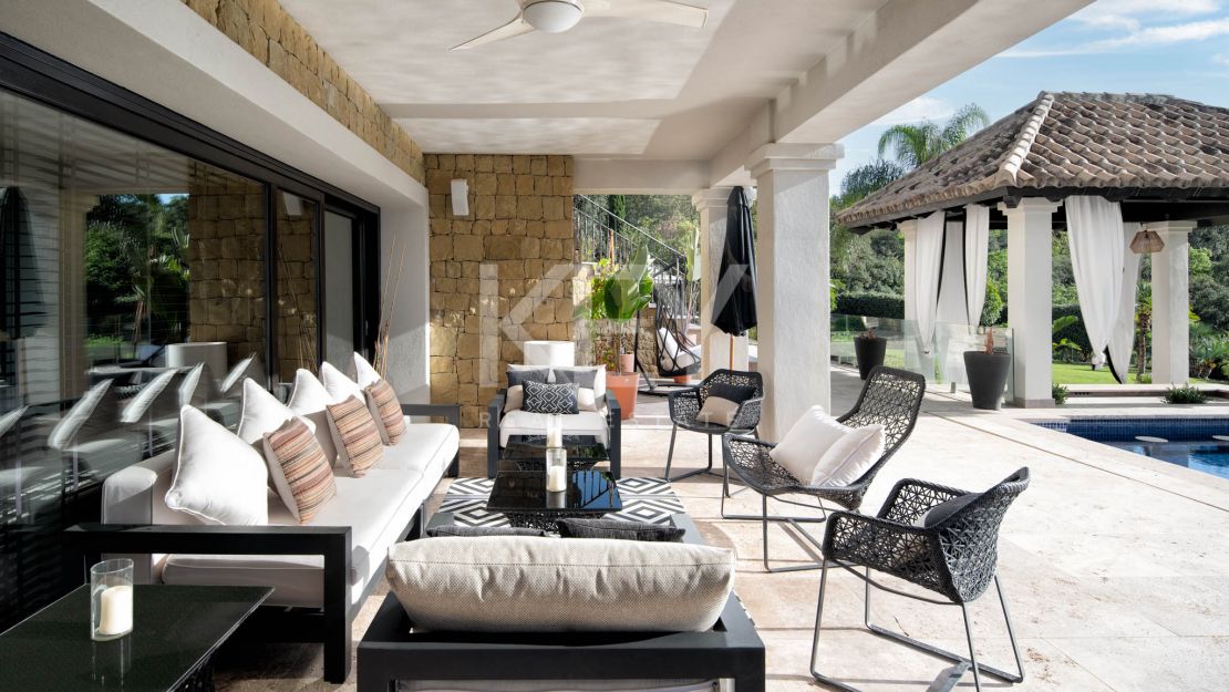 Villa de lujo en alquiler con spa interior, cine y vistas panorámicas a la montaña en Benahavís