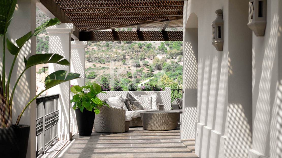 Villa de lujo en alquiler con spa interior, cine y vistas panorámicas a la montaña en Benahavís