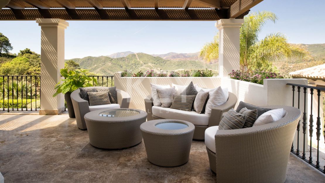 Villa de lujo en alquiler con spa interior, cine y vistas panorámicas a la montaña en Benahavís